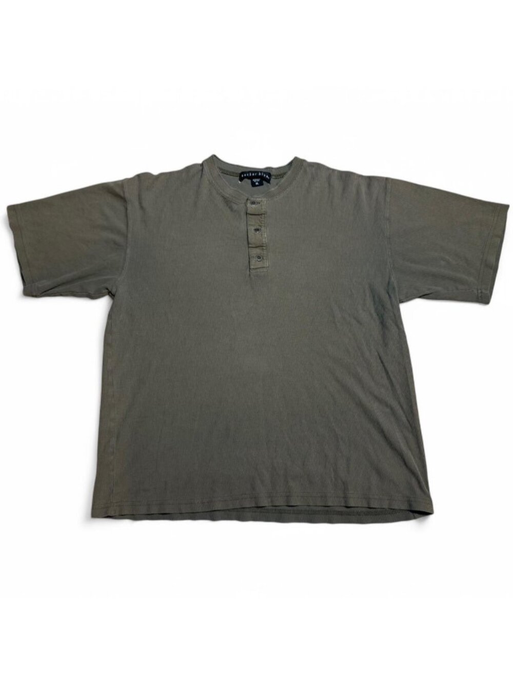 Dark green Anchor Blue henley shirt with a relaxed fit thrashed XL